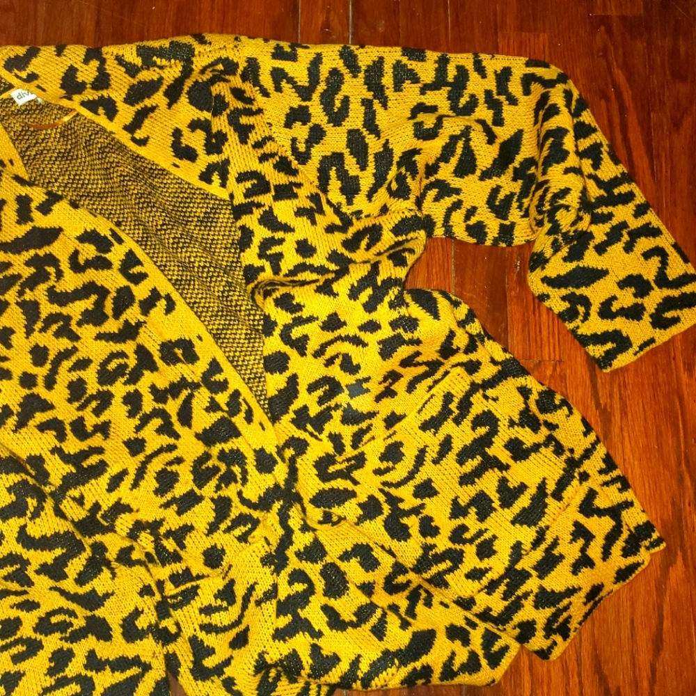 Yellow and Black Leopard Print Sweater with Pockets 1X